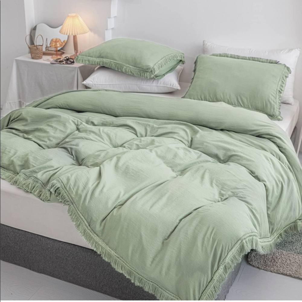 NEW GREEN Tassel Duvet Set -NEW